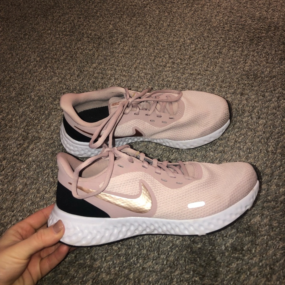 Nike Revolution 5 Size 8 EUC